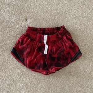 lululemon hotty hot lr 2.5” shorts size 2